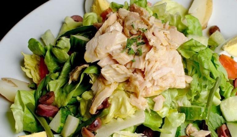 Салат из консервированного тунца — проверенные рецепты