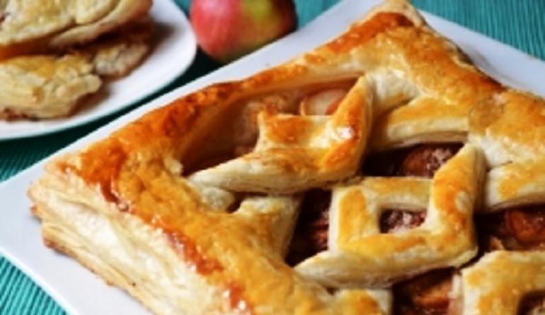 Вкусный домашний пирог с курагой и яблоками: рецепт на каждый день